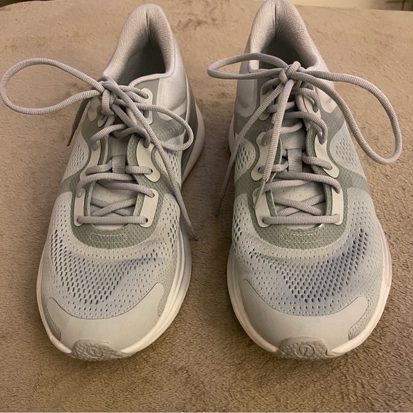 Like New Lululemon Blissfeel Run - Women - Picture 3 of 7